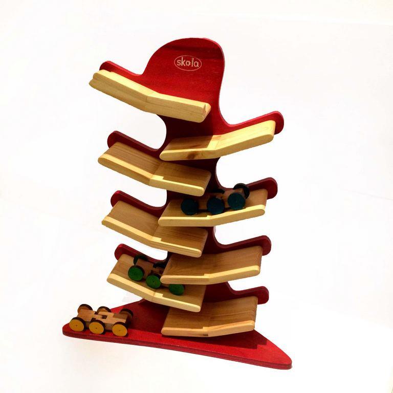 Cascade Car-Visual tracking toy for pre-reading